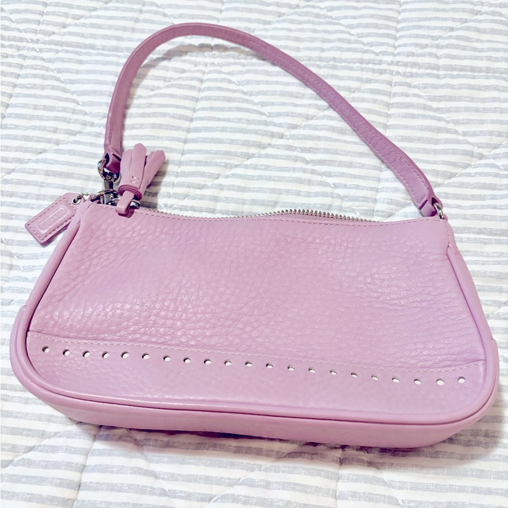 Vintages Coach Lavender wristlet